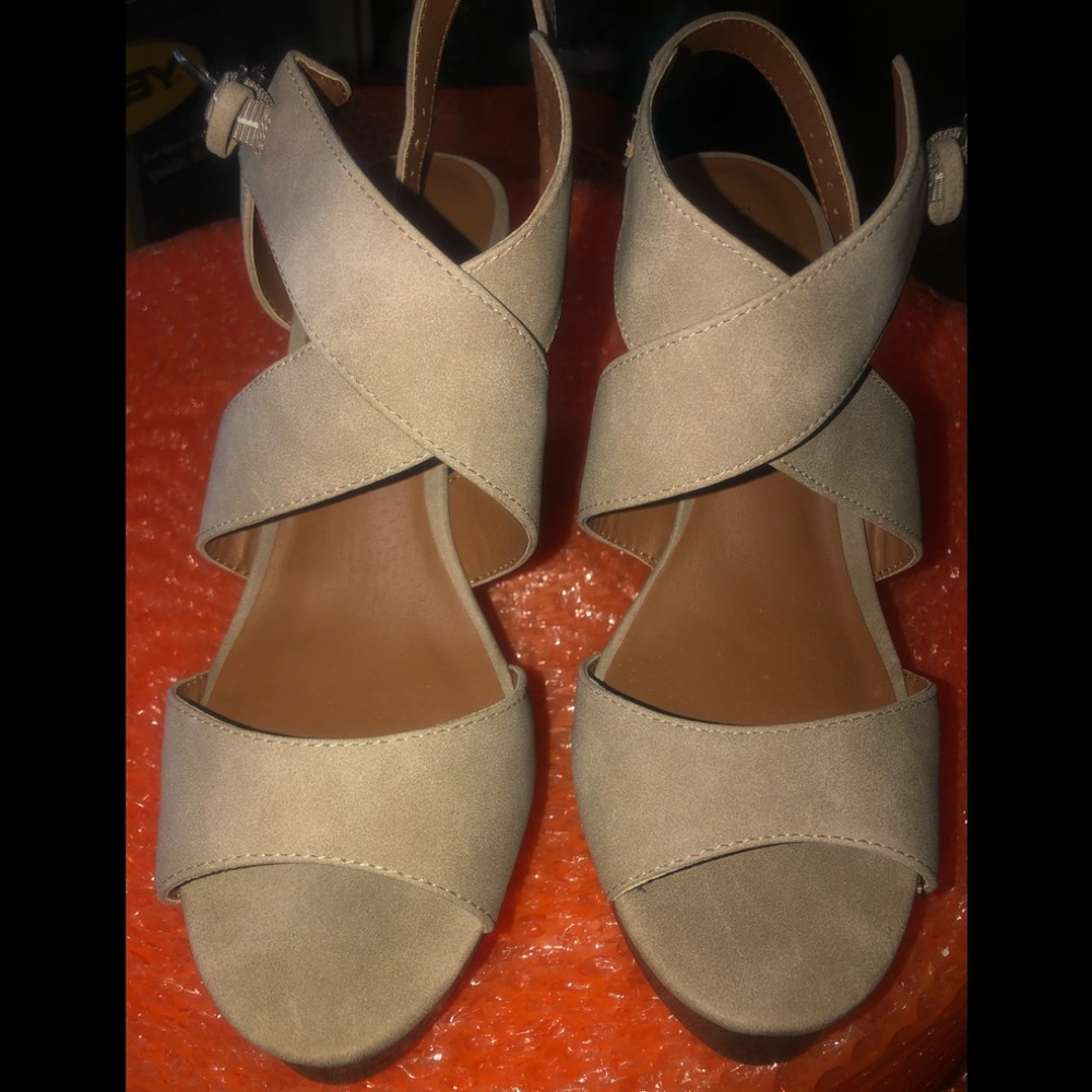 Women’s Shoes Wedges Indigo Rd Tan Size 9.5 M